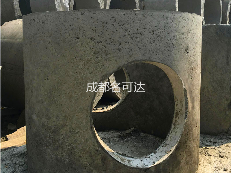 龮
