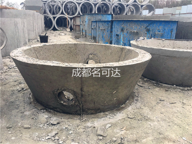 龮