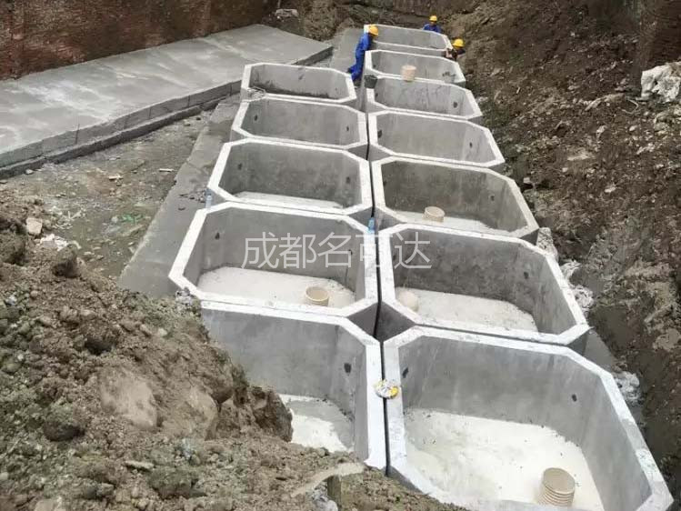 廯015