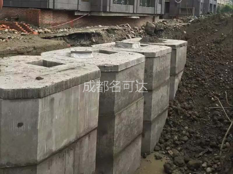 廯004